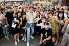 熊梓淇“IHONEY”开业 加入联名行列 是否明星都爱茶饮店