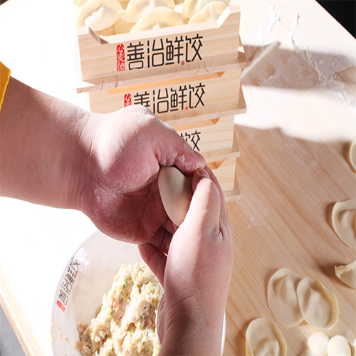 下岗再就业者创业选择饺子馆加盟店益处多